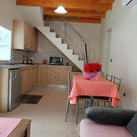 Sunnyside Apartment *